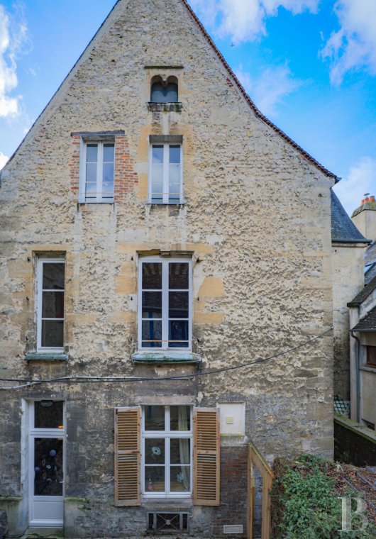 hôtels particuliers à vendre - basse-normandie - Dans l’Orne, un hôtel particulier du 17ème siècle, une boutique et une maison en centre ville