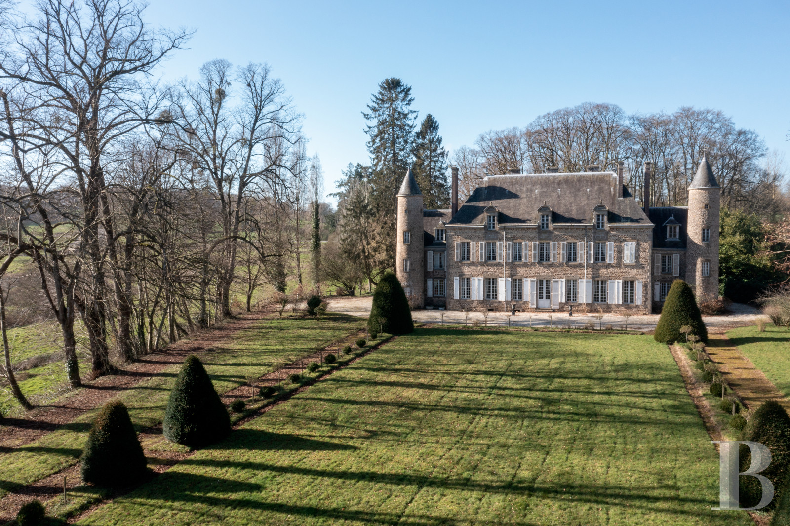Cité De La Mayenne En 5 Lettres château à vendre En Mayenne, proche d'Ernée
