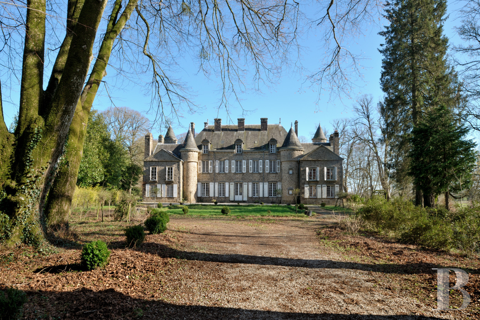 Cité Proche De Laval En 5 Lettres château à vendre En Mayenne, proche d'Ernée