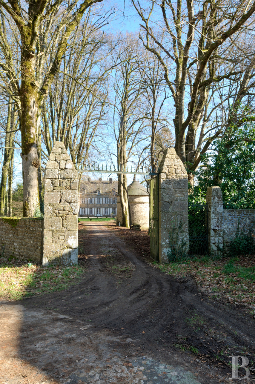 Cité Proche De Laval En 5 Lettres château à vendre En Mayenne, proche d'Ernée