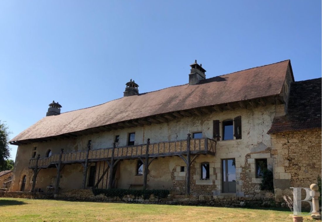 En Dordogne, entre Bergerac et Saint-Astier, un domaine du 14e siècle entouré de 13 hectares de bois et prairies - photo  n°8