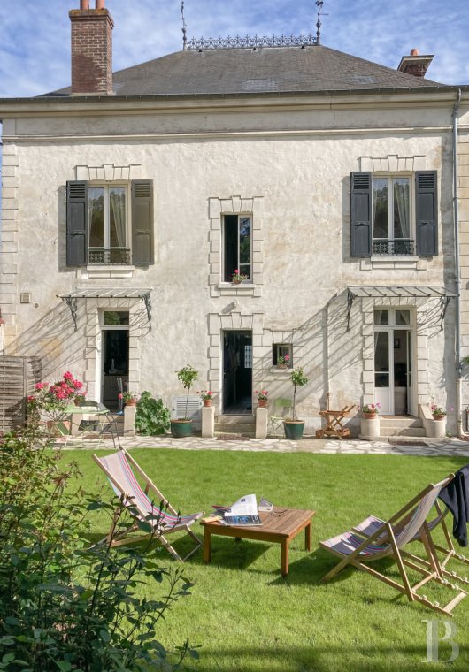 maisons de caractère à vendre - ile-de-france - À 65 km de Paris, près des bords de Seine, en cœur d'un village avec commerces, une demeure du 19e s., son petit logis et ses dépendances