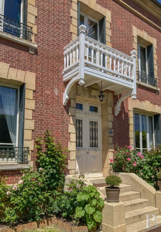 maisons de caractère à vendre - ile-de-france - À 65 km de Paris, près des bords de Seine, en cœur d'un village avec commerces, une demeure du 19e s., son petit logis et ses dépendances