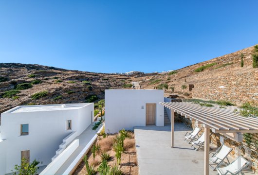 À Ios, dans les Cyclades, un ensemble de maisons entre ciel et mer - photo  n°14