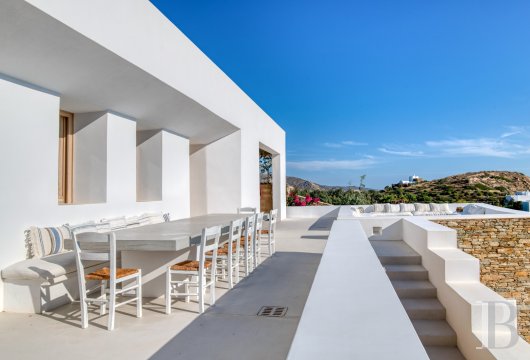 À Ios, dans les Cyclades, un ensemble de maisons entre ciel et mer - photo  n°15
