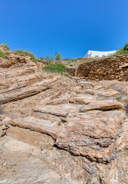 À Ios, dans les Cyclades, un ensemble de maisons entre ciel et mer - photo  n°39