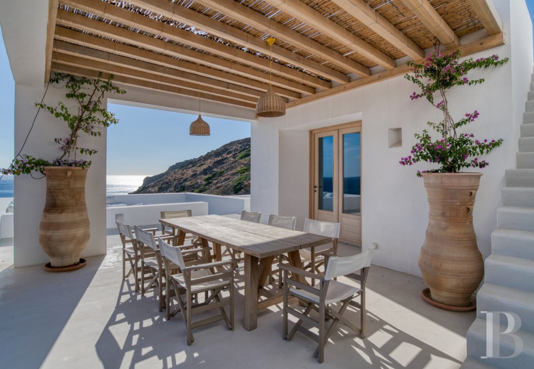 À Ios, dans les Cyclades, un ensemble de maisons entre ciel et mer - photo  n°6