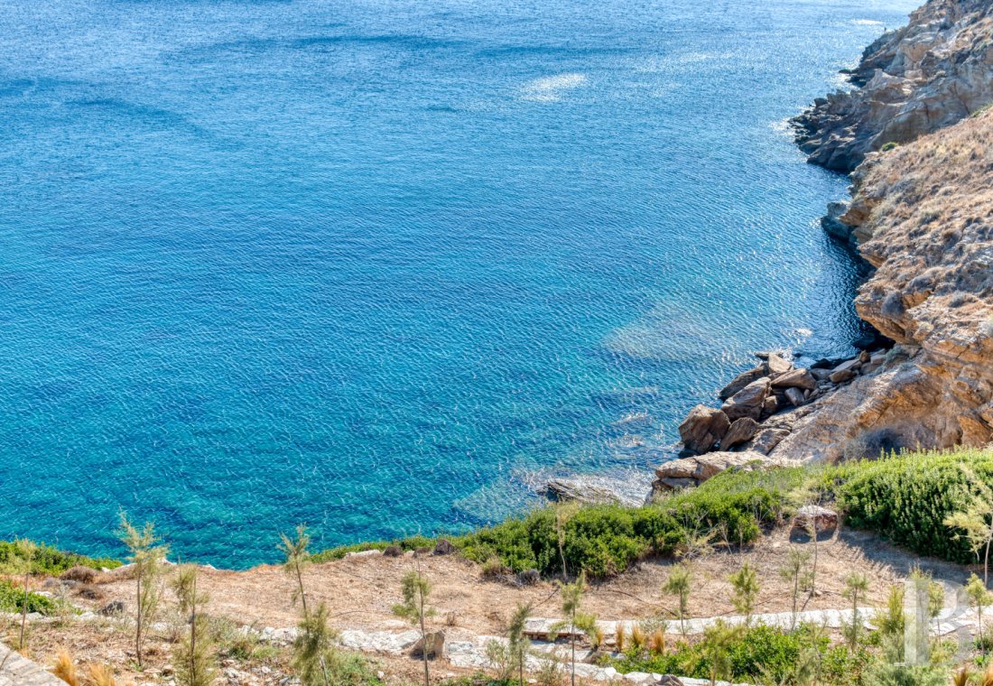 À Ios, dans les Cyclades, un ensemble de maisons entre ciel et mer - photo  n°40