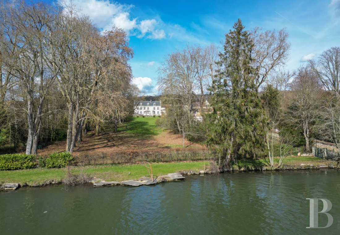demeures à vendre - ile-de-france - À moins de vingt kilomètres de Barbizon, en bordure de Seine, une gentilhommière Louis XV et ses dépendances