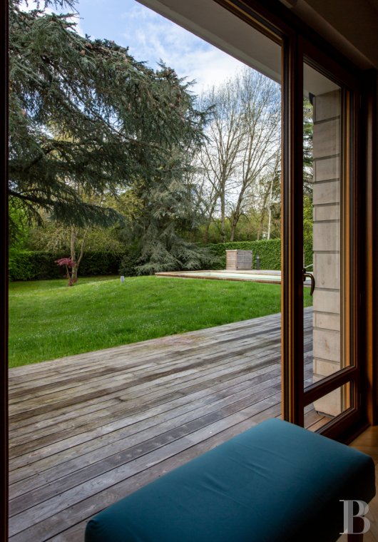 biens en ville à vendre - paris - Aux Loges-en-Josas, sur un vaste jardin de 2 800 m², une grande maison contemporaine années 60 avec piscine