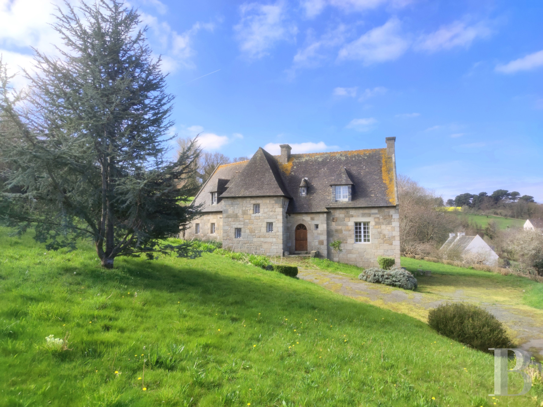 maison de caractère à vendre En Bretagne sur la Côte de granit rose