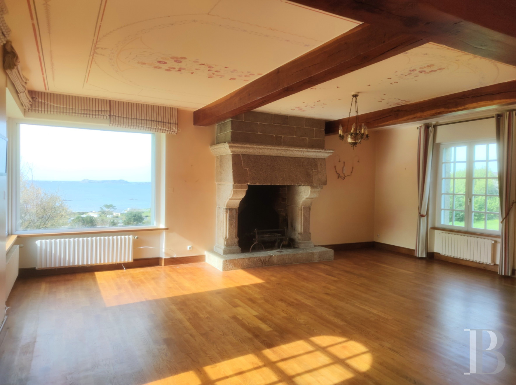 maison de caractère à vendre En Bretagne sur la Côte de granit rose