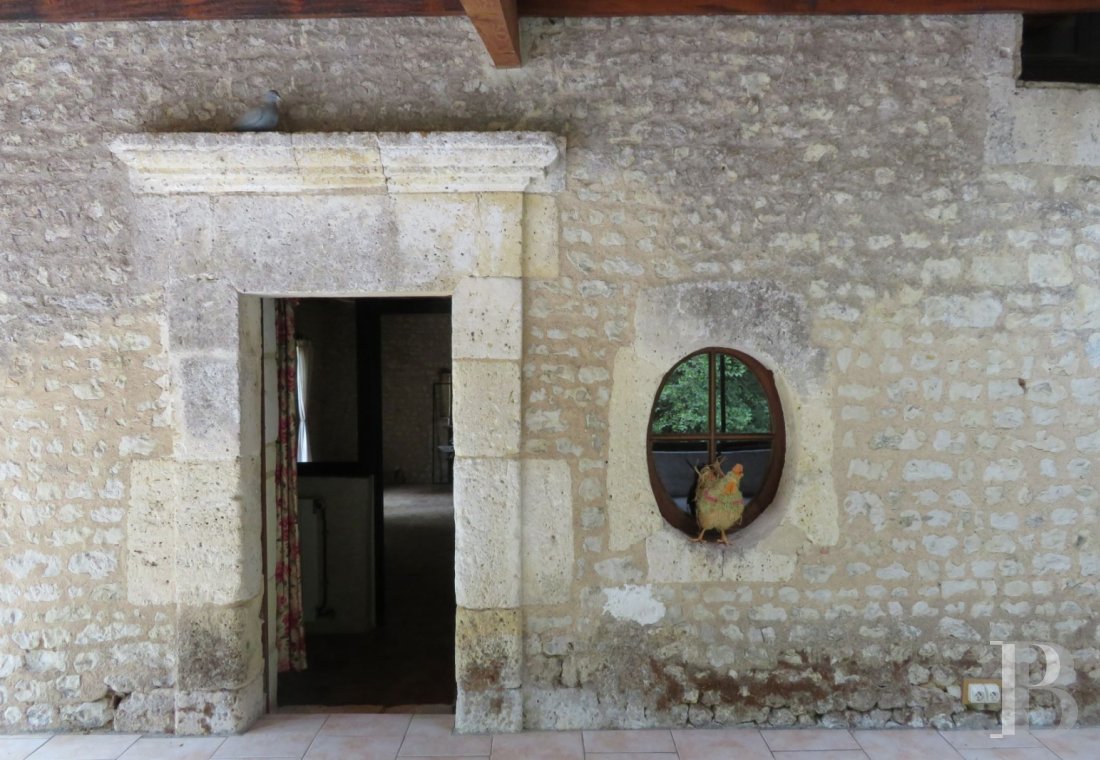 moulins à vendre - poitou-charentes - À 30 min d'Angoulême, en Toscane charentaise, un ancien moulin à eau  à réhabiliter, son étang de 2 ha, sa pêcherie et ses presque 3 ha arborés