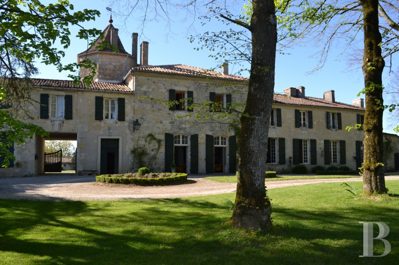 Sur les hauteurs du LotetGaronne, proche d'Agen, une bâtisse
