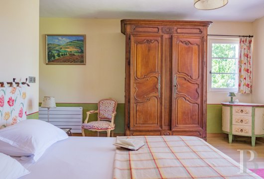 À Barjols, dans le Var, au cœur de la Provence verte, une maison de famille du 17e siècle entourée d’oliviers et de chênes truffiers - photo  n°24