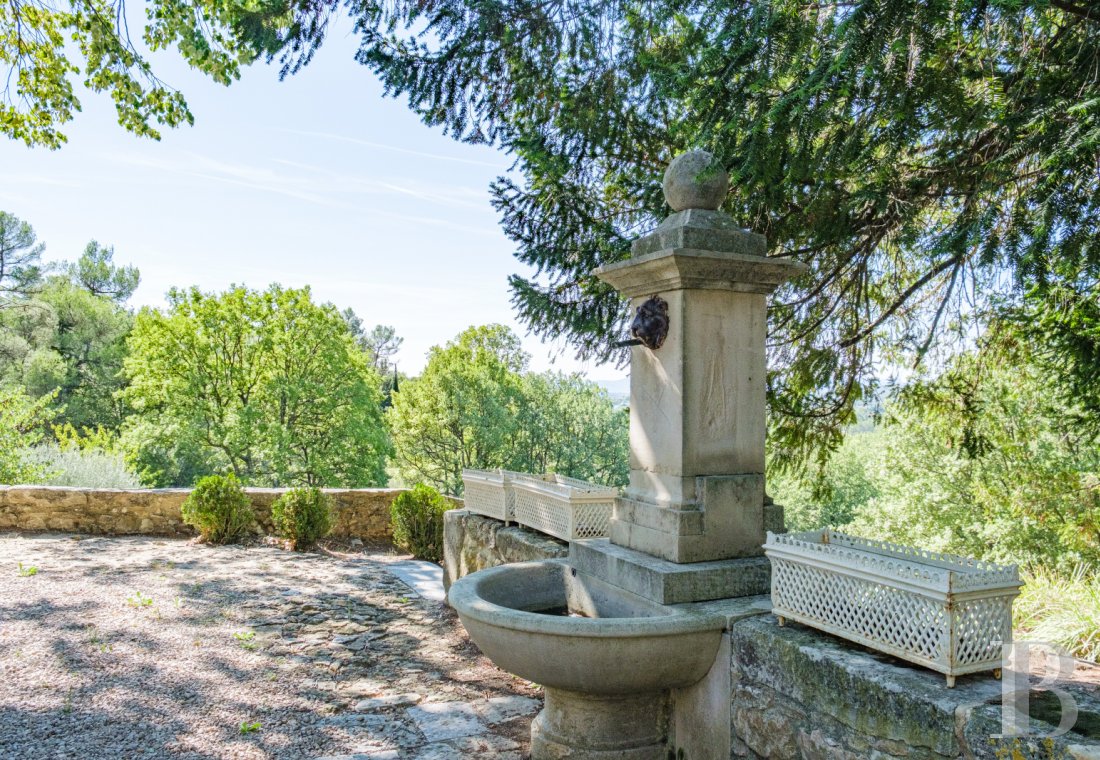 À Barjols, dans le Var, au cœur de la Provence verte, une maison de famille du 17e siècle entourée d’oliviers et de chênes truffiers - photo  n°3