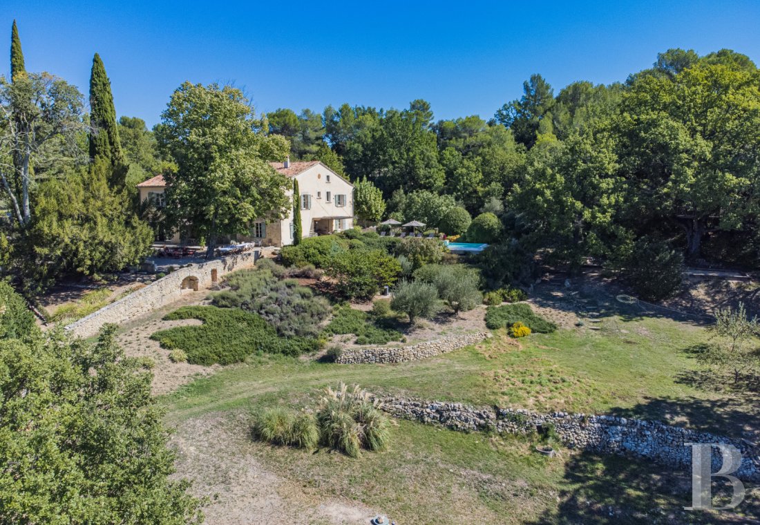 À Barjols, dans le Var, au cœur de la Provence verte, une maison de famille du 17e siècle entourée d’oliviers et de chênes truffiers - photo  n°39