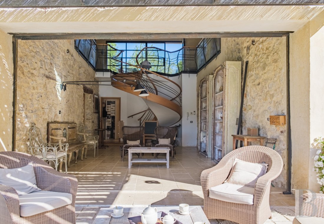 À Barjols, dans le Var, au cœur de la Provence verte, une maison de famille du 17e siècle entourée d’oliviers et de chênes truffiers - photo  n°9