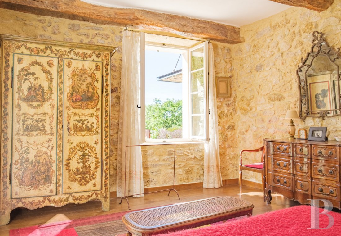 À Barjols, dans le Var, au cœur de la Provence verte, une maison de famille du 17e siècle entourée d’oliviers et de chênes truffiers - photo  n°22