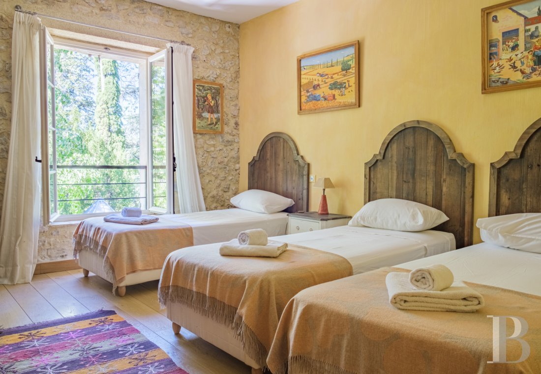 À Barjols, dans le Var, au cœur de la Provence verte, une maison de famille du 17e siècle entourée d’oliviers et de chênes truffiers - photo  n°23