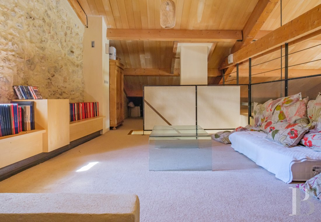 À Barjols, dans le Var, au cœur de la Provence verte, une maison de famille du 17e siècle entourée d’oliviers et de chênes truffiers - photo  n°13