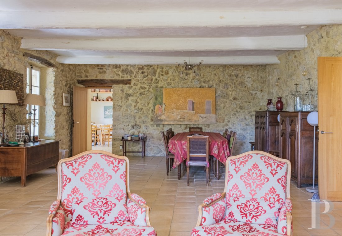 À Barjols, dans le Var, au cœur de la Provence verte, une maison de famille du 17e siècle entourée d’oliviers et de chênes truffiers - photo  n°14