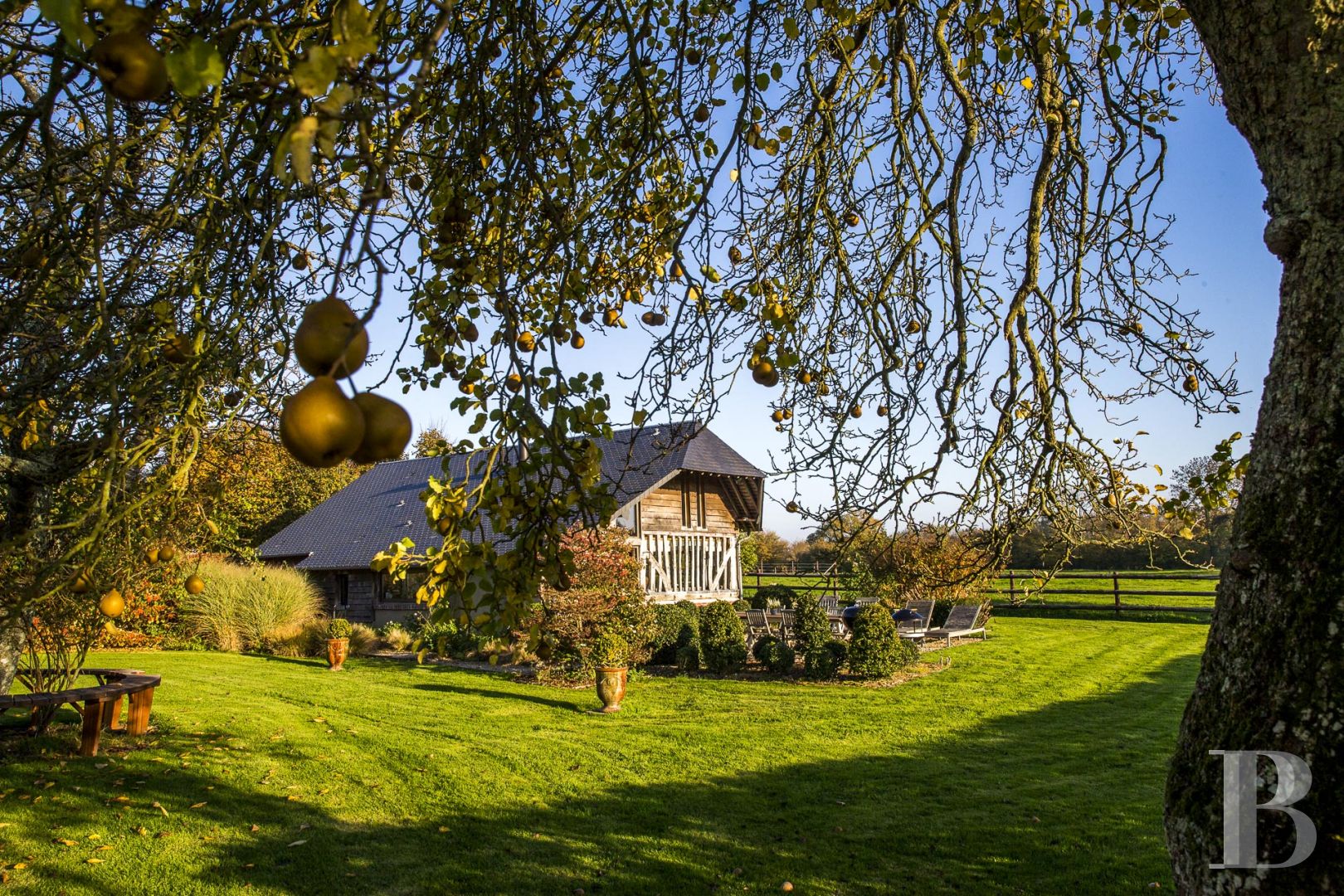 Nejma Vient D Acquérir Une Maison à La Campagne