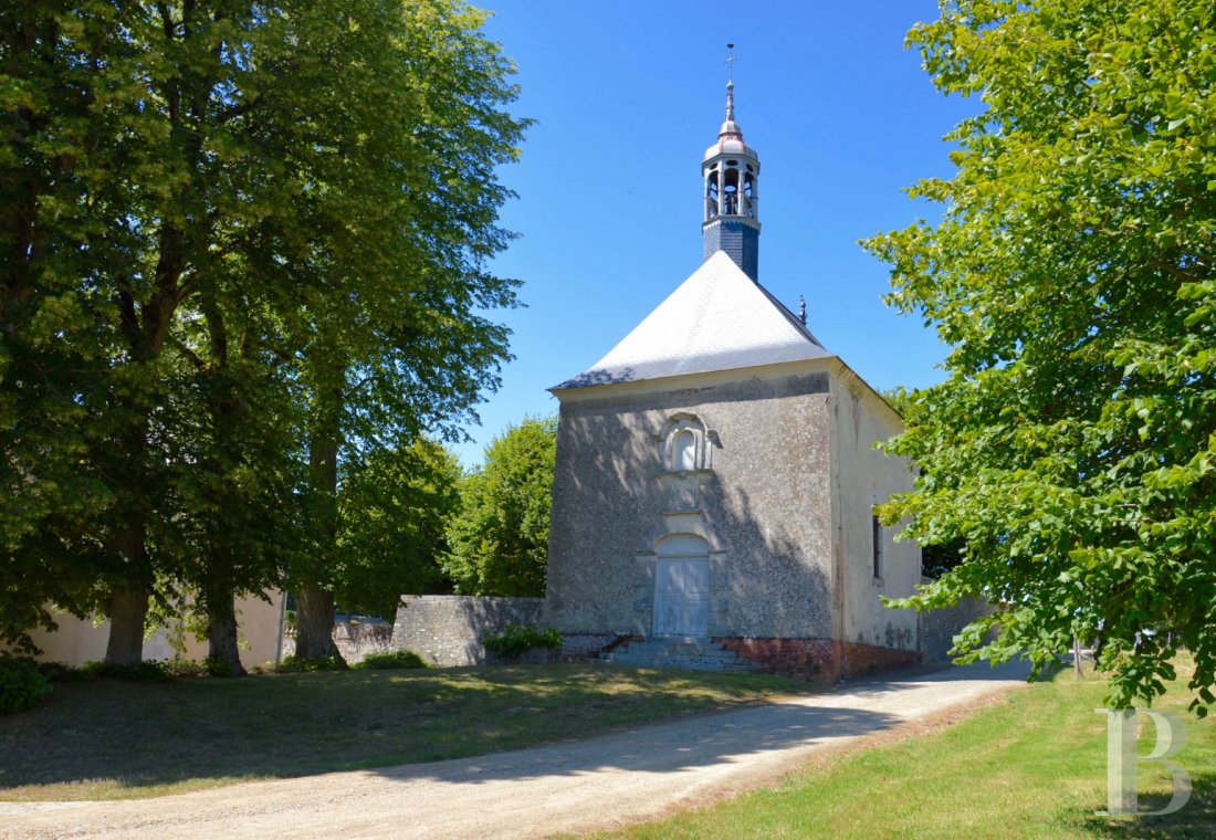 En Mayenne, à proximité de Laval, un élégant château aux origines médiévales - photo  n°4