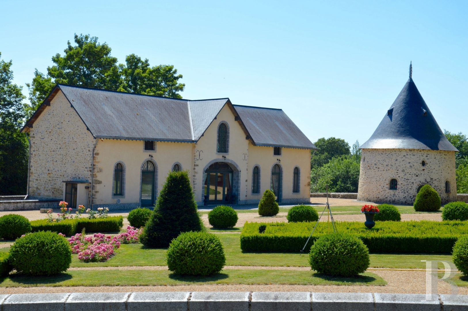 Cité Proche De Laval En 5 Lettres château à vendre près de Laval