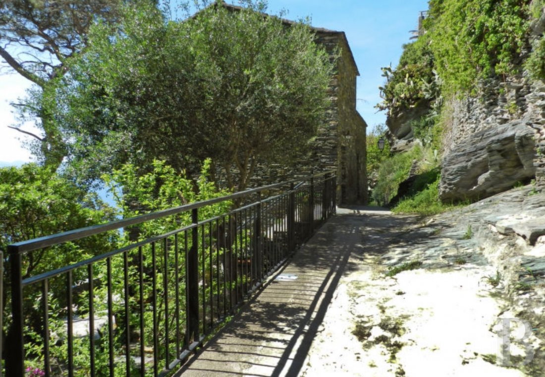 Dans les collines du pittoresque village de Nonza, une maison toute simple posée comme une vigie - photo  n°12
