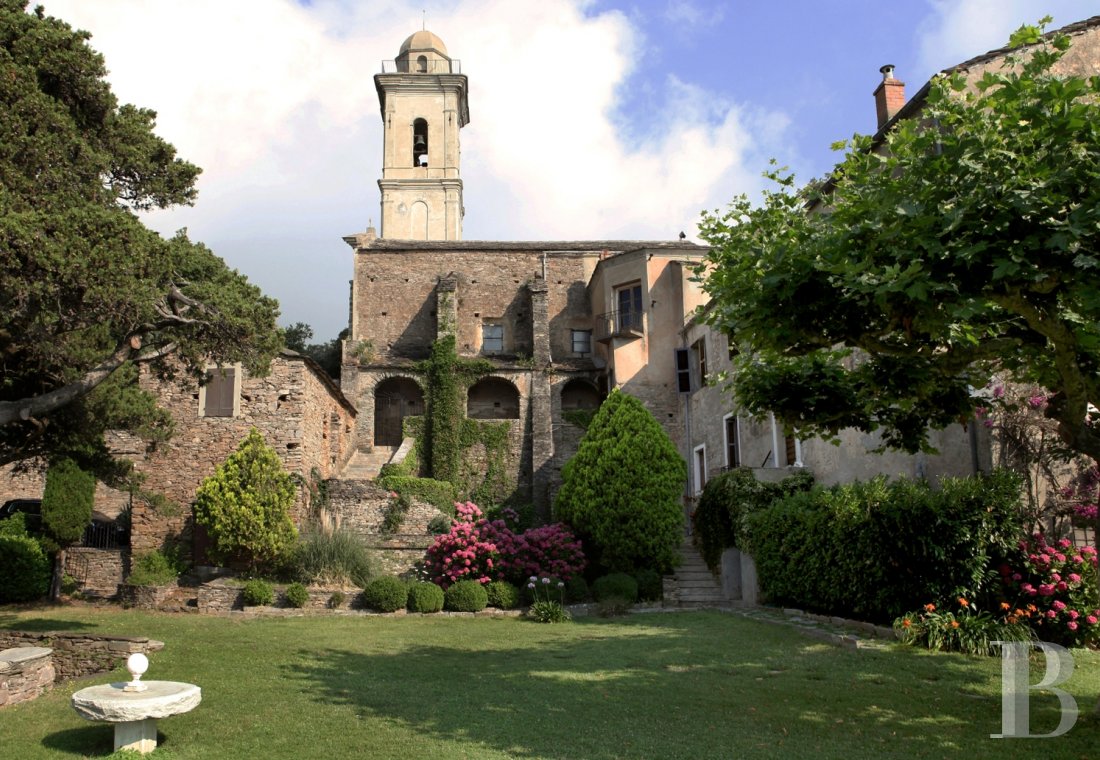 À l’entrée du Cap corse,  un ancien couvent transformé au 18e siècle en maison de famille - photo  n°1