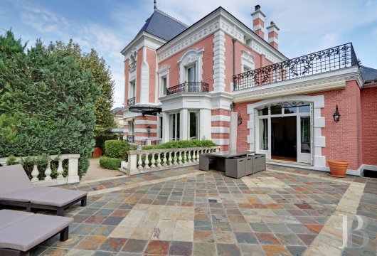 French castles for sale Patrice Besse Castles and Mansions of France is ...