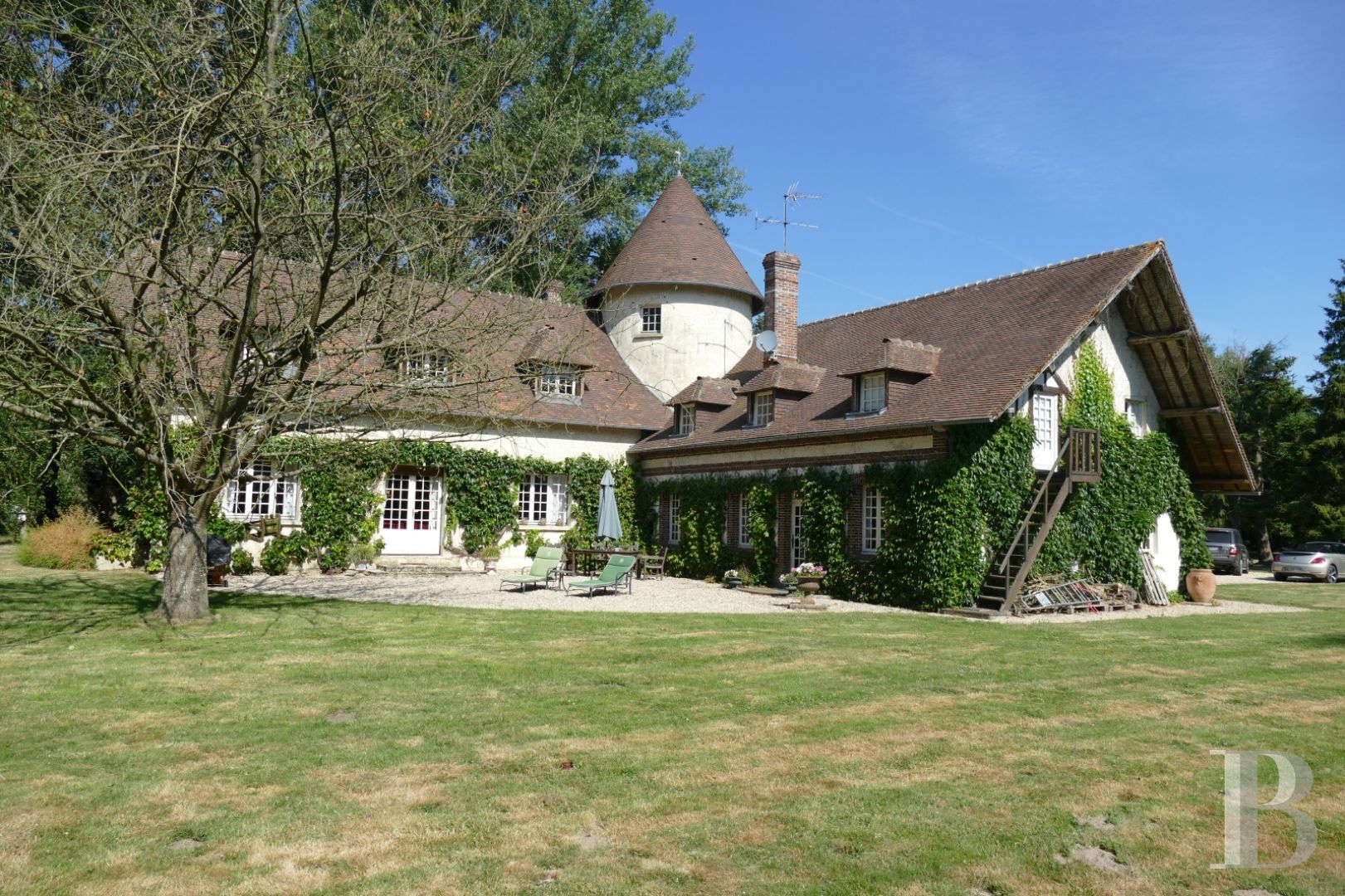 Dans Leure Bien Tranquille Dans Un Parc De 2 Ha Une Gentilhommière Et Ses Dépendances