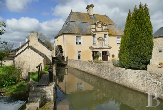 Dans Le Calvados Au Cœur Des Marais Du Bessin Un Moulin à Blé Fondé En Titre Du 17e S Classé Mh Avec Dépendances