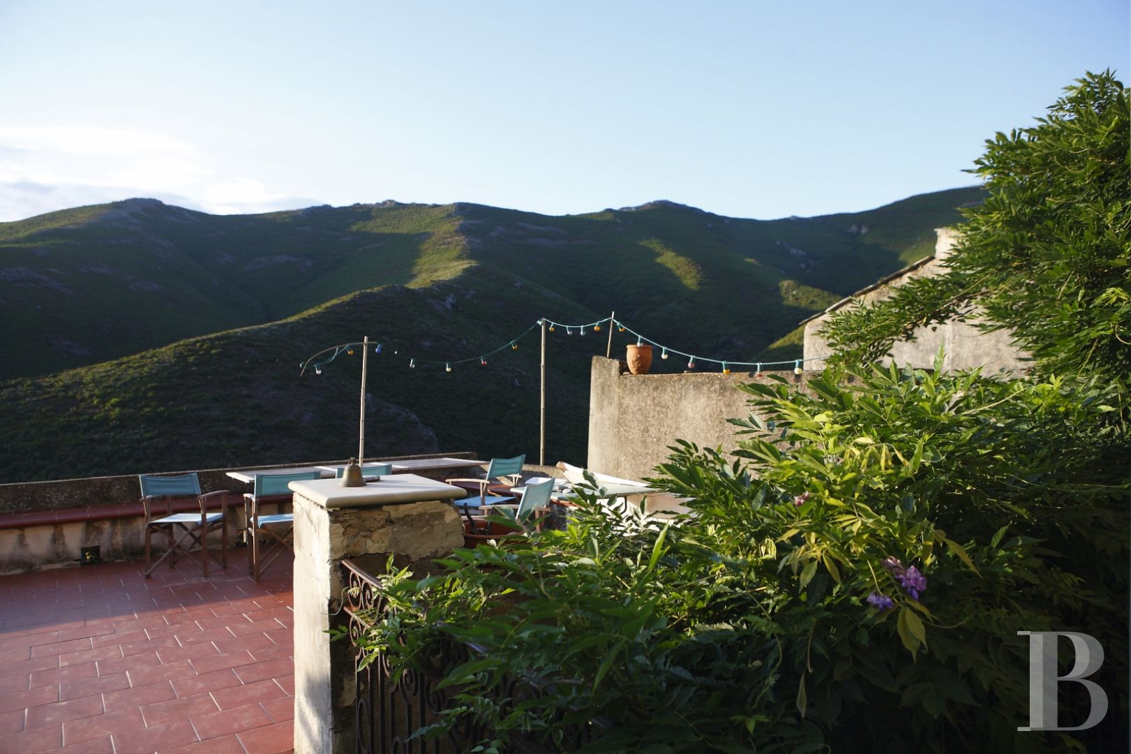 Au Nord Du Cap Corse Entre Mer Et Montagne Une Maison De Maître Et Ses Trois Dépendances