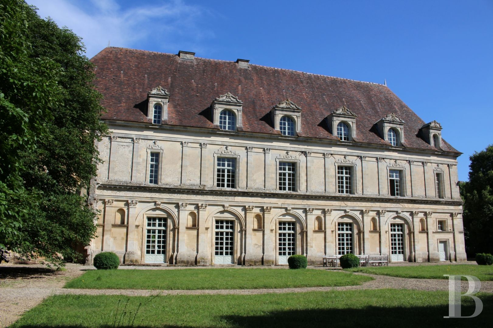 château à vendre Patrice Besse Châteaux et Demeures de France, agence