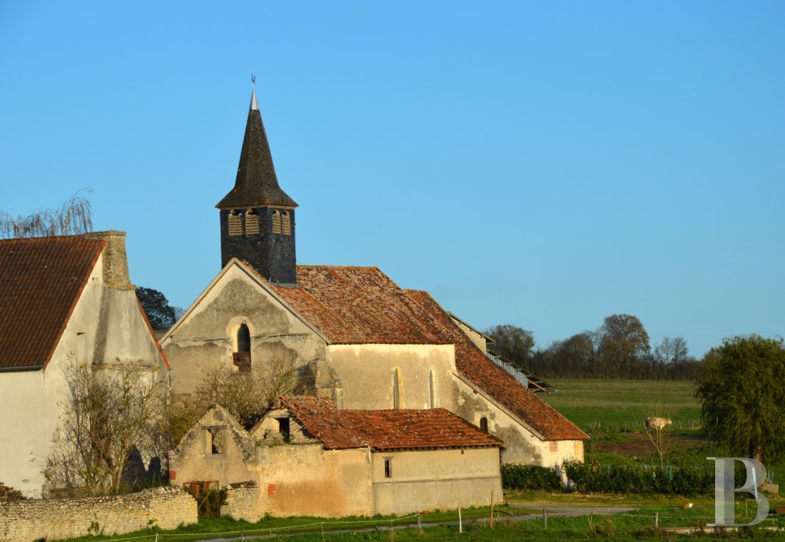 Sur la route de St-Jacques-de-Compostelle, anciennes église et chapelle ...