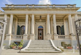 À Galatina, dans le centre ville, une noble et impressionnante villa et son jardin de 500 m2