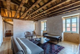A Lisbonne, au nord de Baixa, près de la place Figueira, un appartement où le bois est roi