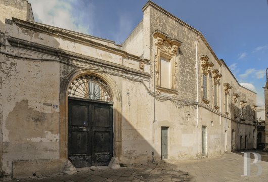 Dans le centre historique de Galatina,  un palais Renaissance, près de la basilique Santa Caterina