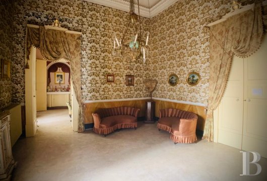 Dans le centre historique de Galatina, un palais de 900 m², avec jardin et terrasse