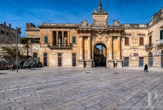 Dans le «centro storico» de Lecce, une maison noble du 16ème siècle, entièrement rénovée
