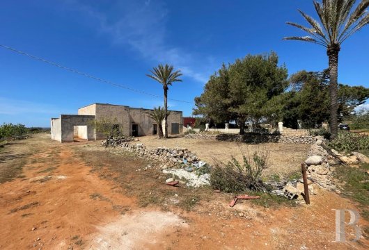À Nardò, près du parc naturel de Porto Selvaggio  une masseria de 230 m² à rénover 
