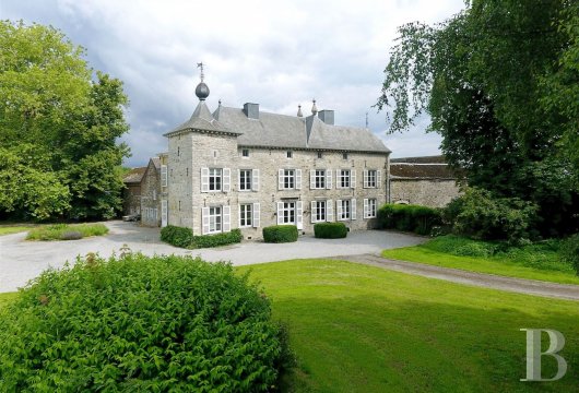 Dans la vallée de la Meuse et le vrai Condroz, un château du 18ème siècle et son parc arboré