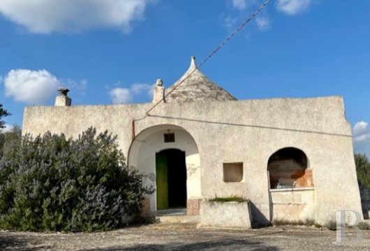 À Ostuni, dans les Pouilles, un trullo à rénover, avec vue sur mer