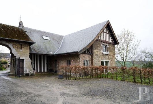 Dans la Province de Liège, proche de Verviers, une ancienne écurie et conciergerie de château