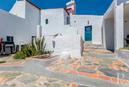 Dans l'Alentejo, à 2 h de Lisbonne, une maison de village rénovée, avec piscine et verger