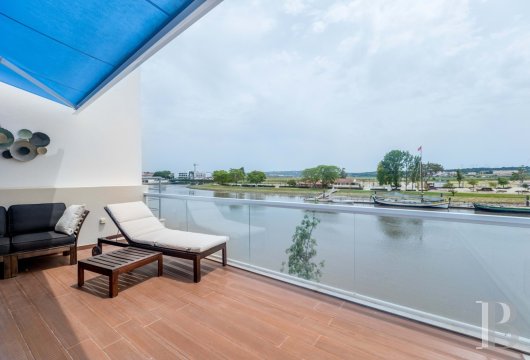 À Alcácer do Sal, dans l'Alentejo, une villa rénovée, avec vue sur la rivière Sado et les rizières