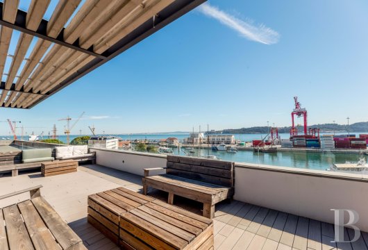 À Lisbonne, dans le quartier de Santos, un appartement rénové en 2020, avec vue sur le fleuve