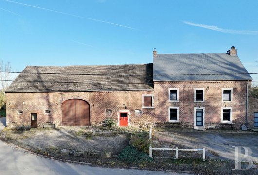 Entre Namur et Liège, une authentique ferme du Condroz, à la sortie d'un village